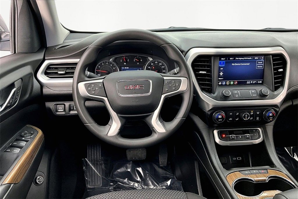 Used 2023 GMC Acadia SLE w/ Driver Convenience Package image 5
