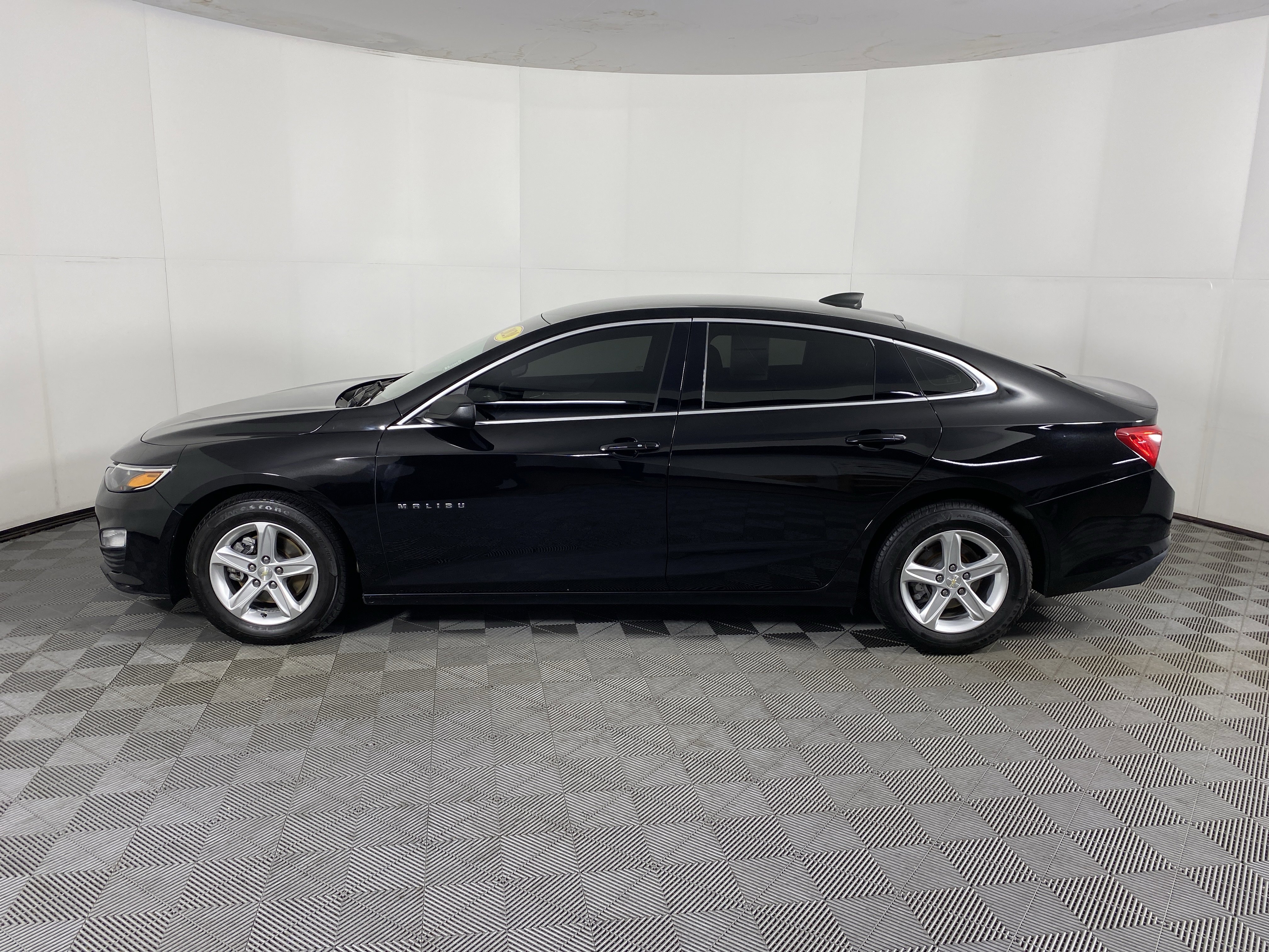 Used 2020 Chevrolet Malibu LS image 9