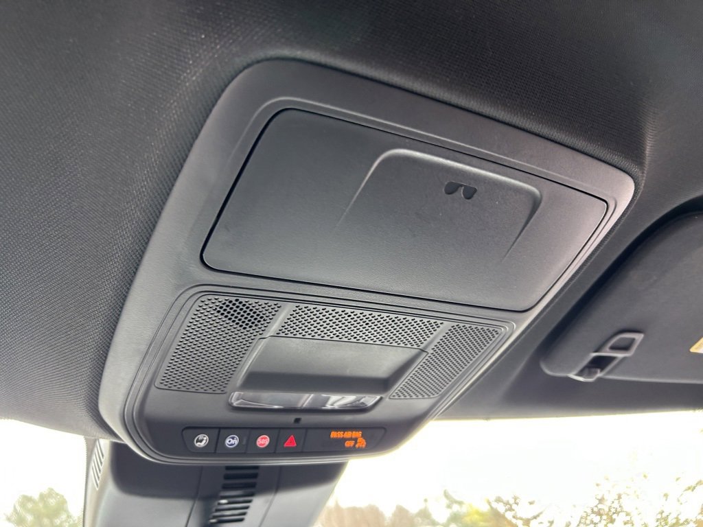 Used 2024 Chevrolet Traverse LT image 61