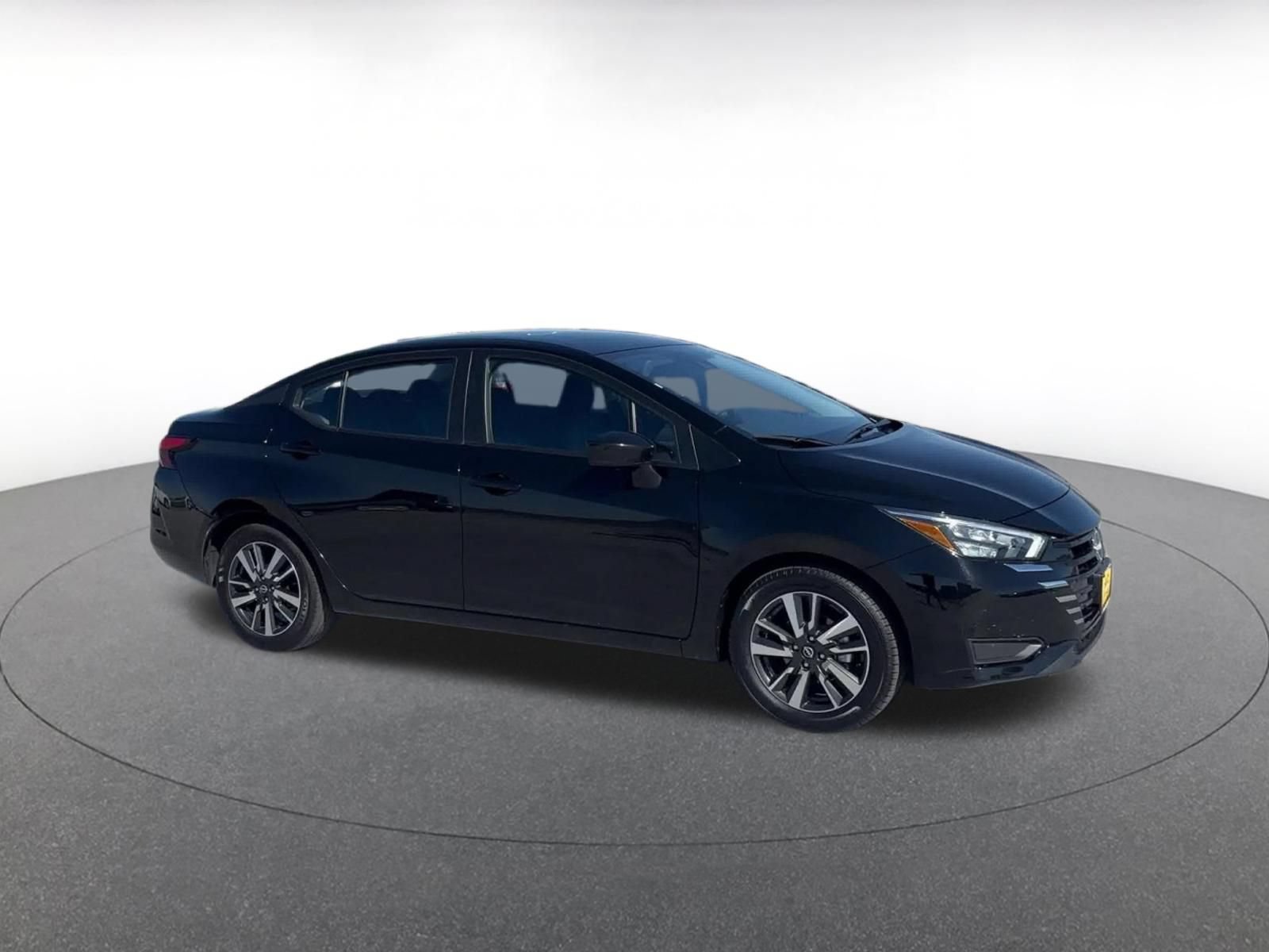 Used 2025 Nissan Versa SV FWD video 2