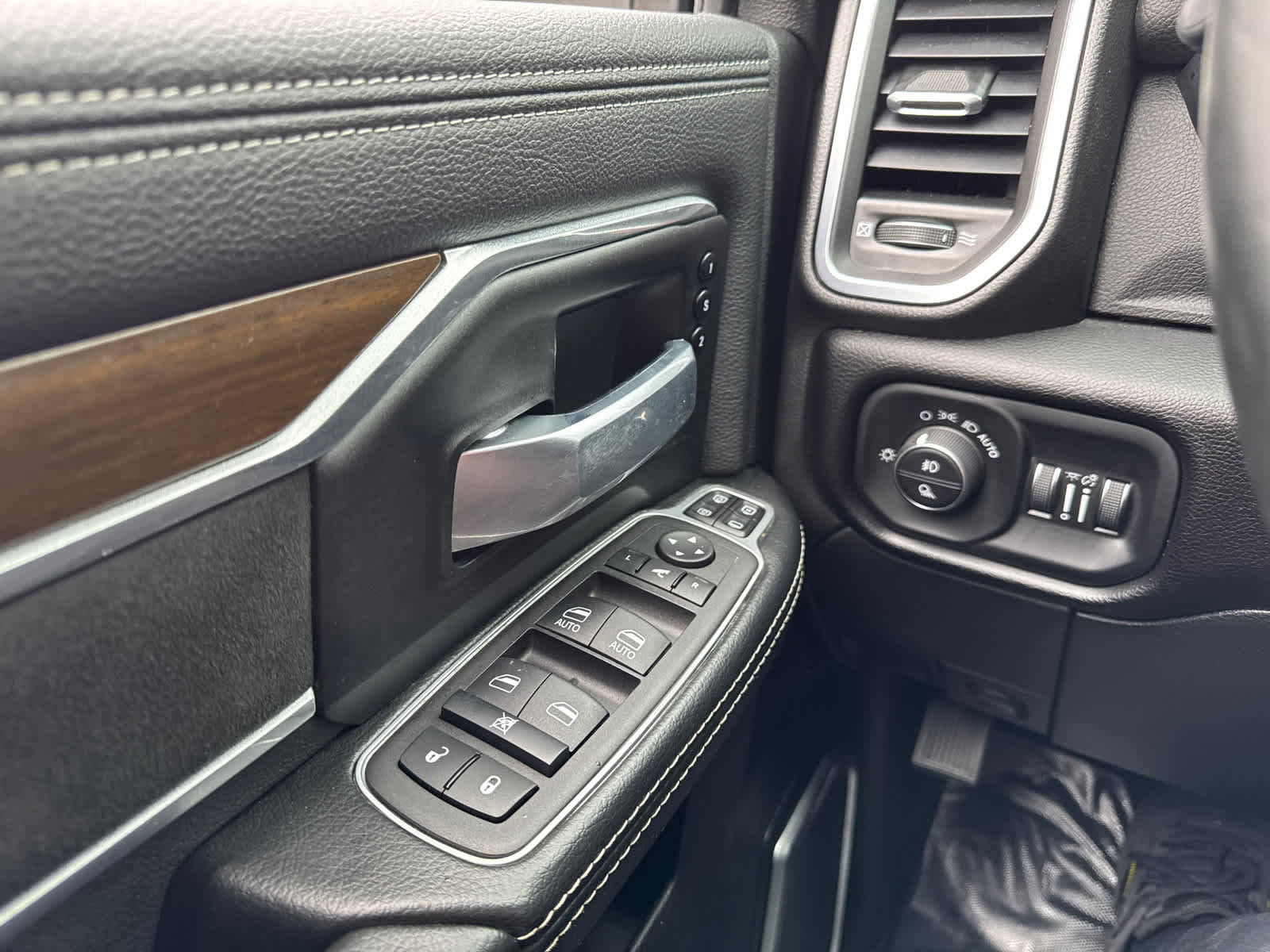 Used 2024 RAM 2500 Laramie image 20