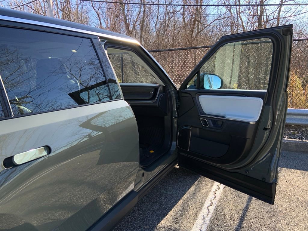 Used 2023 Rivian R1S Launch Edition image 17