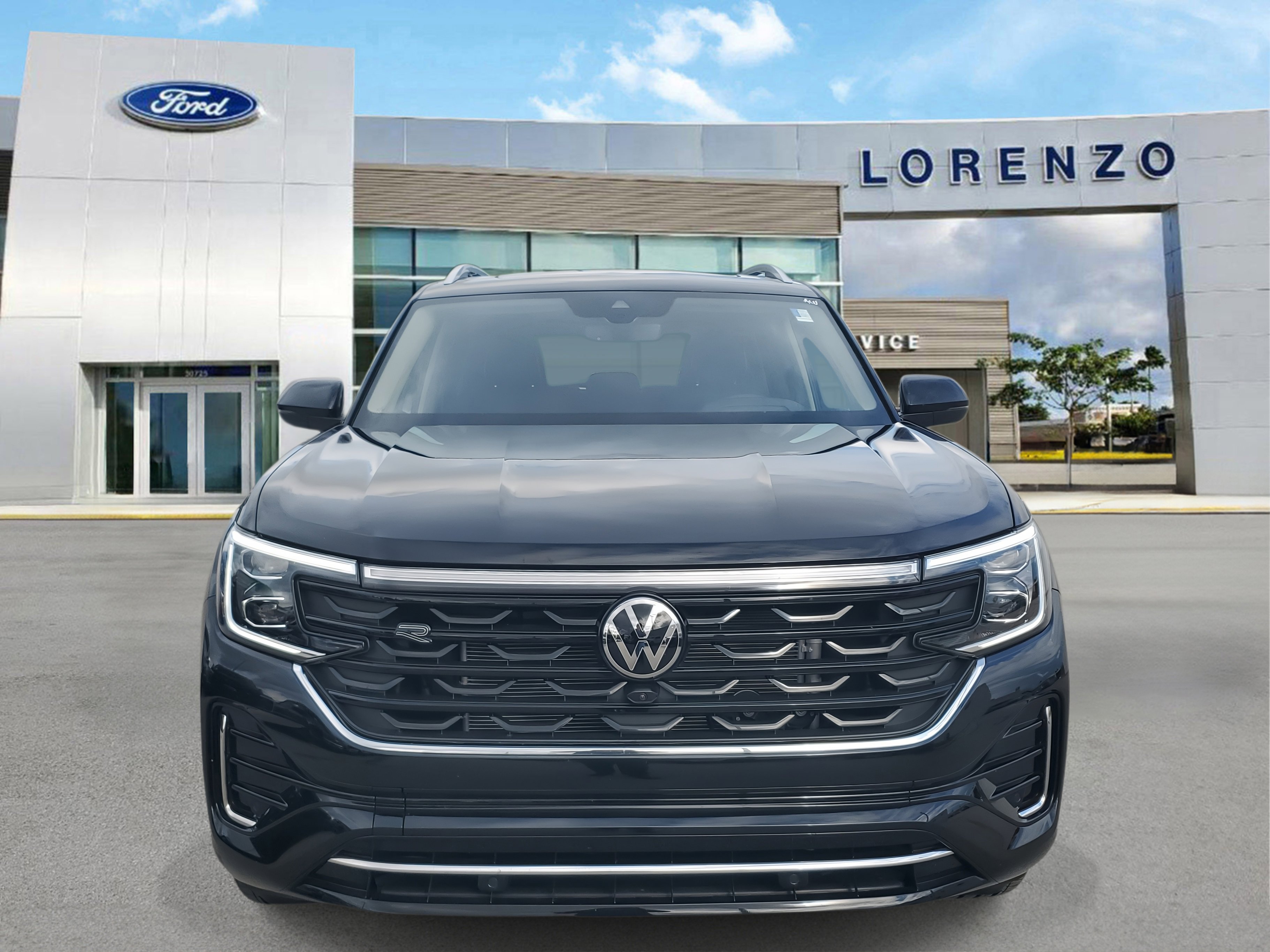 Used 2025 Volkswagen Atlas SEL Premium R-Line image 2