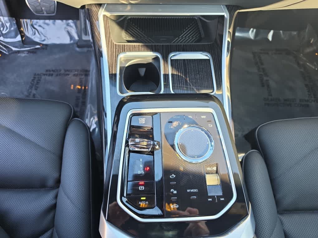 Used 2025 BMW 740i xDrive AWD/4WD image 17