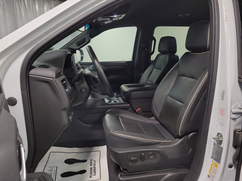 Used 2023 Chevrolet Suburban Premier image 13