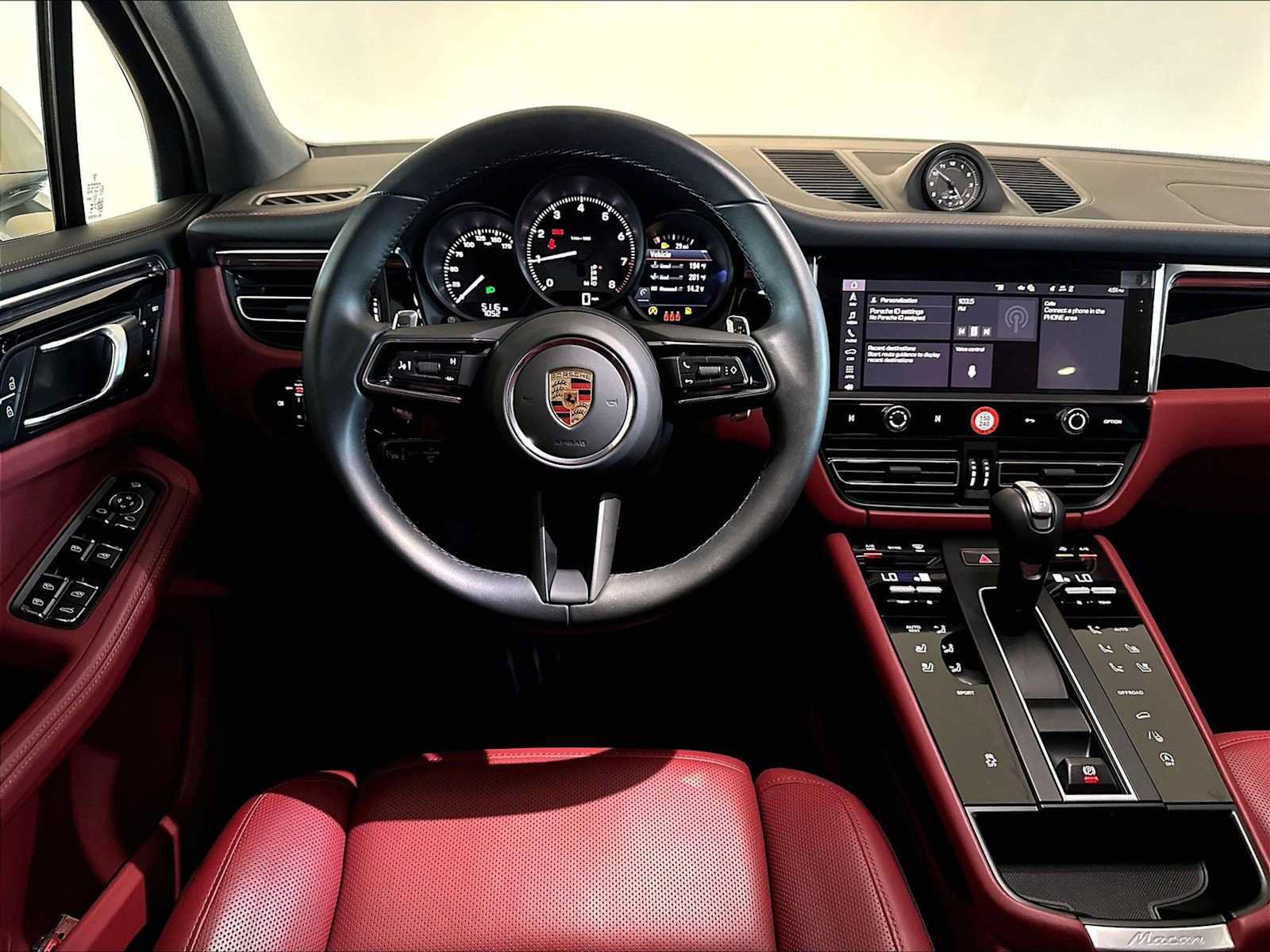 Used 2026 Porsche Macan AWD/4WD image 17