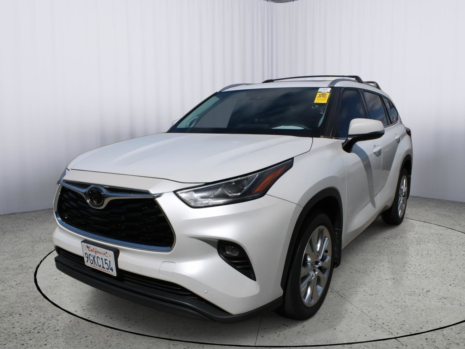 Used 2023 Toyota Highlander Limited FWD image 3