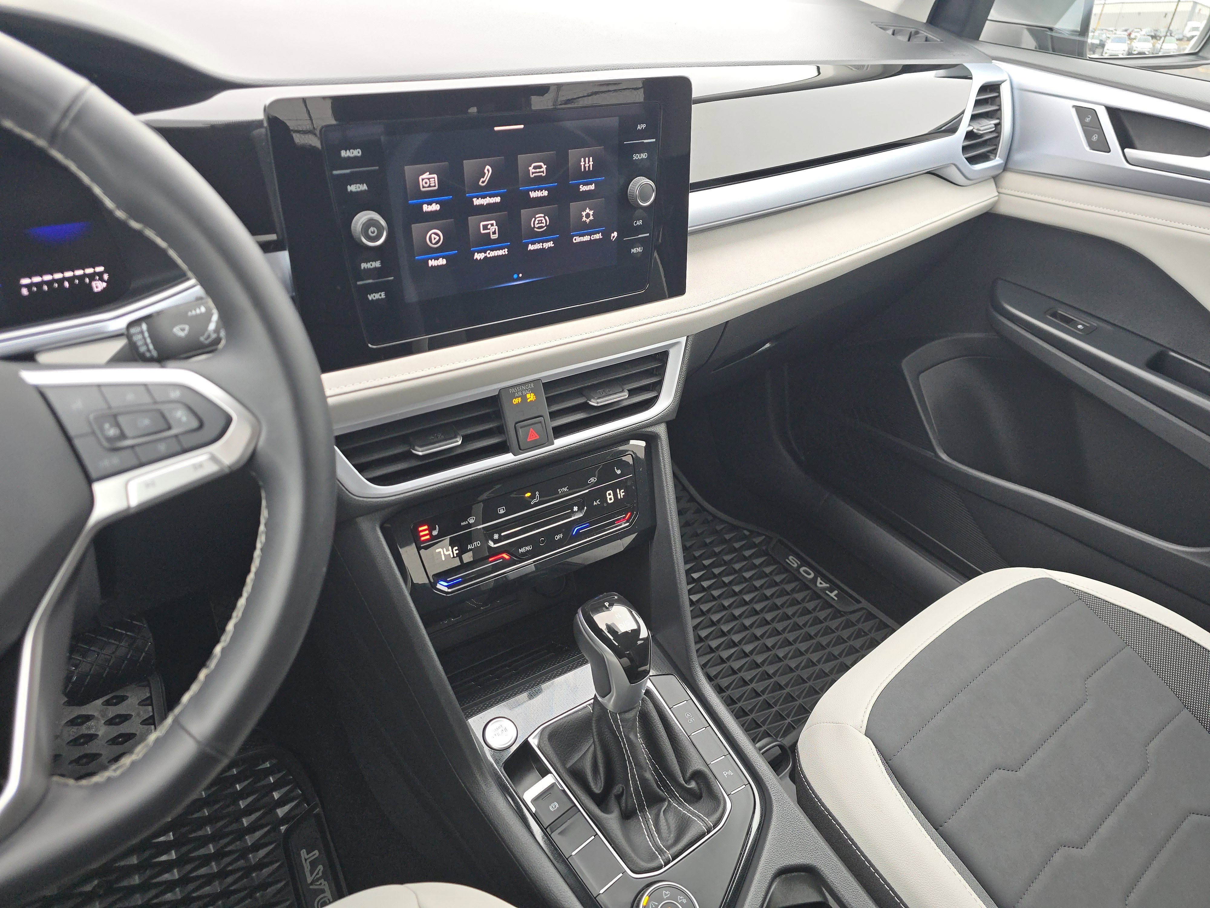 New 2025 Volkswagen Taos SE image 23