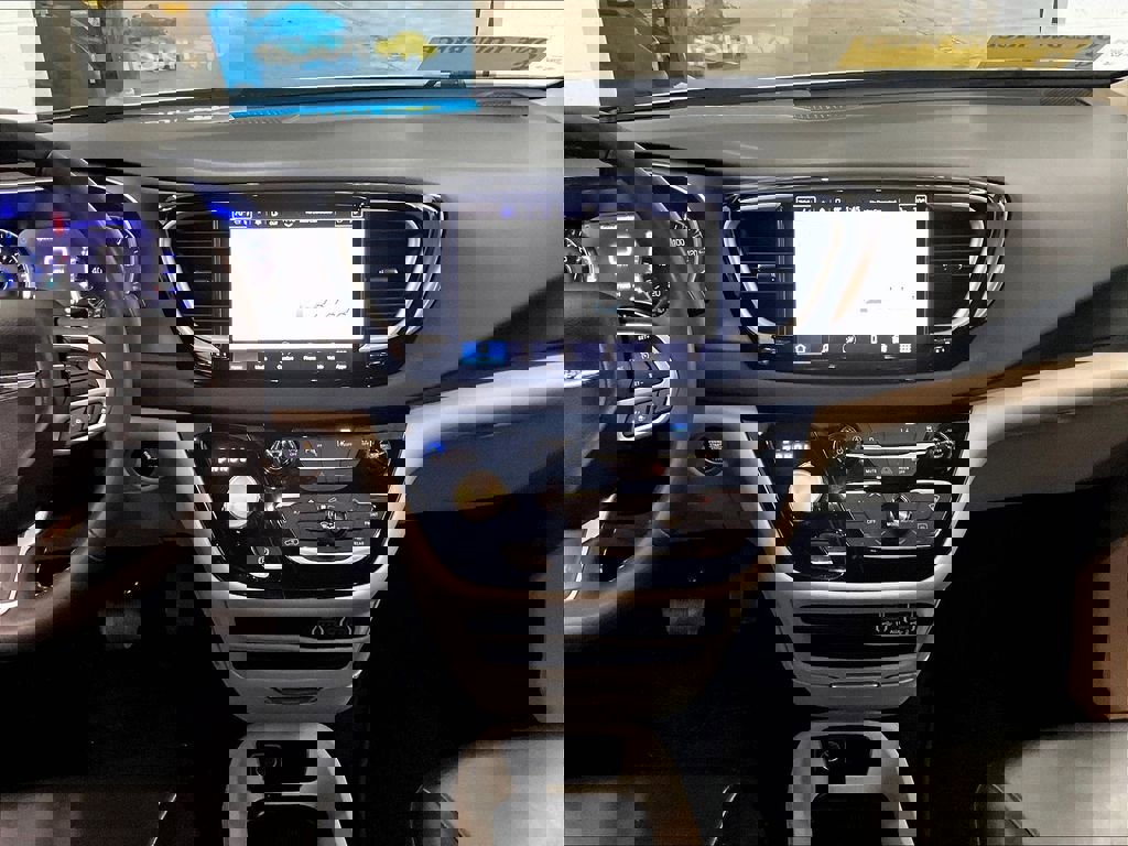 Used 2023 Chrysler Pacifica Touring-L FWD image 19