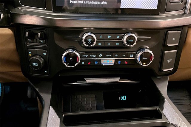 Used 2024 Ford F250 Lariat w/ Black Appearance Package image 27