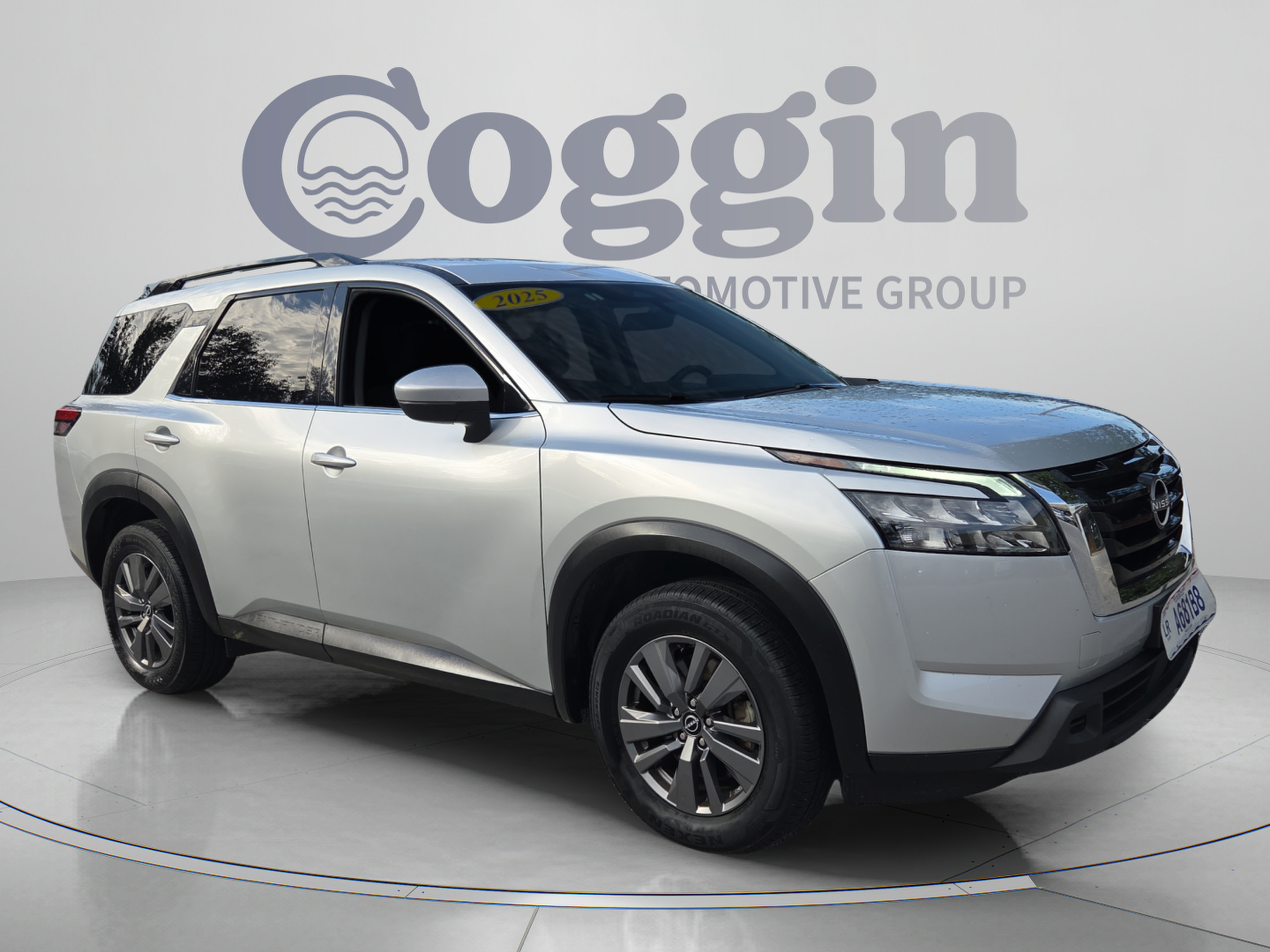 Used 2025 Nissan Pathfinder SV FWD image 7