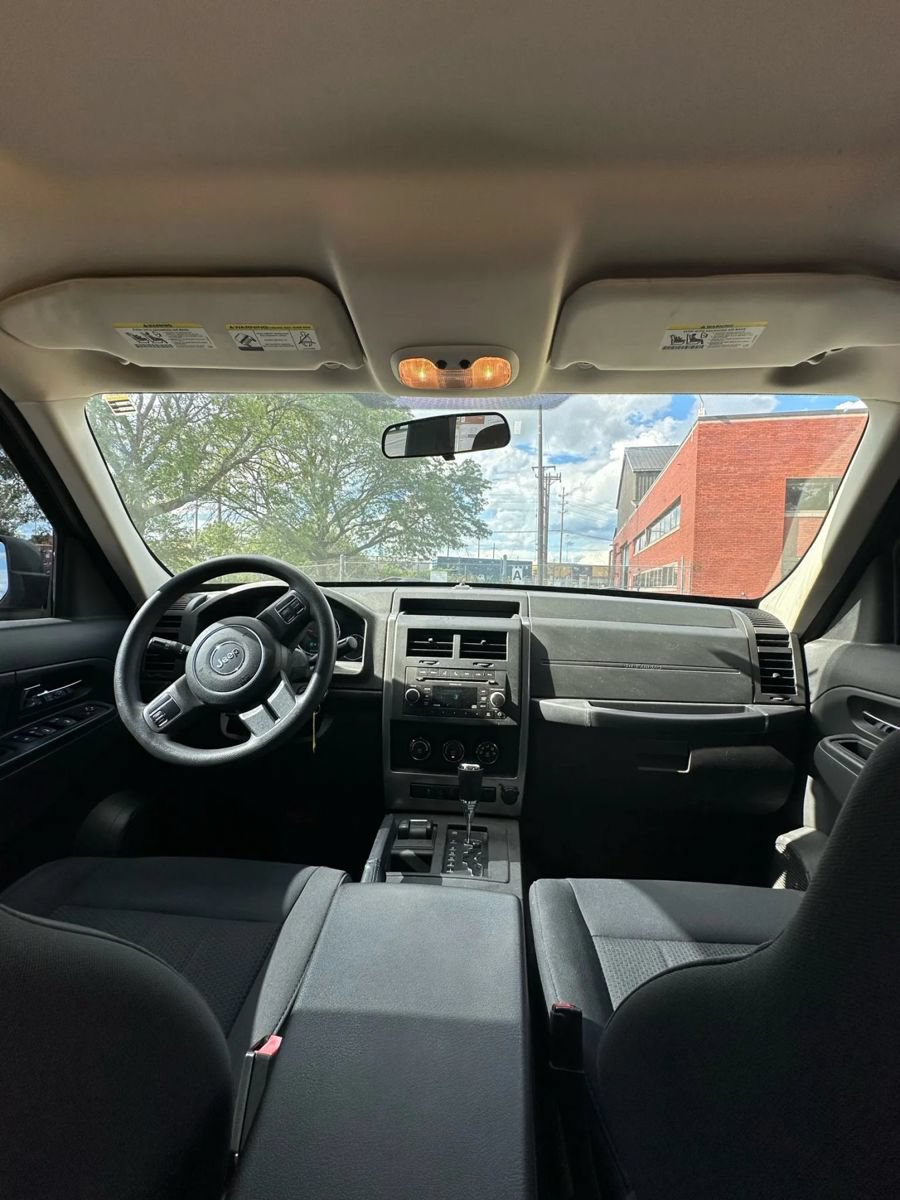 Used 2011 Jeep Liberty Sport AWD/4WD image 6