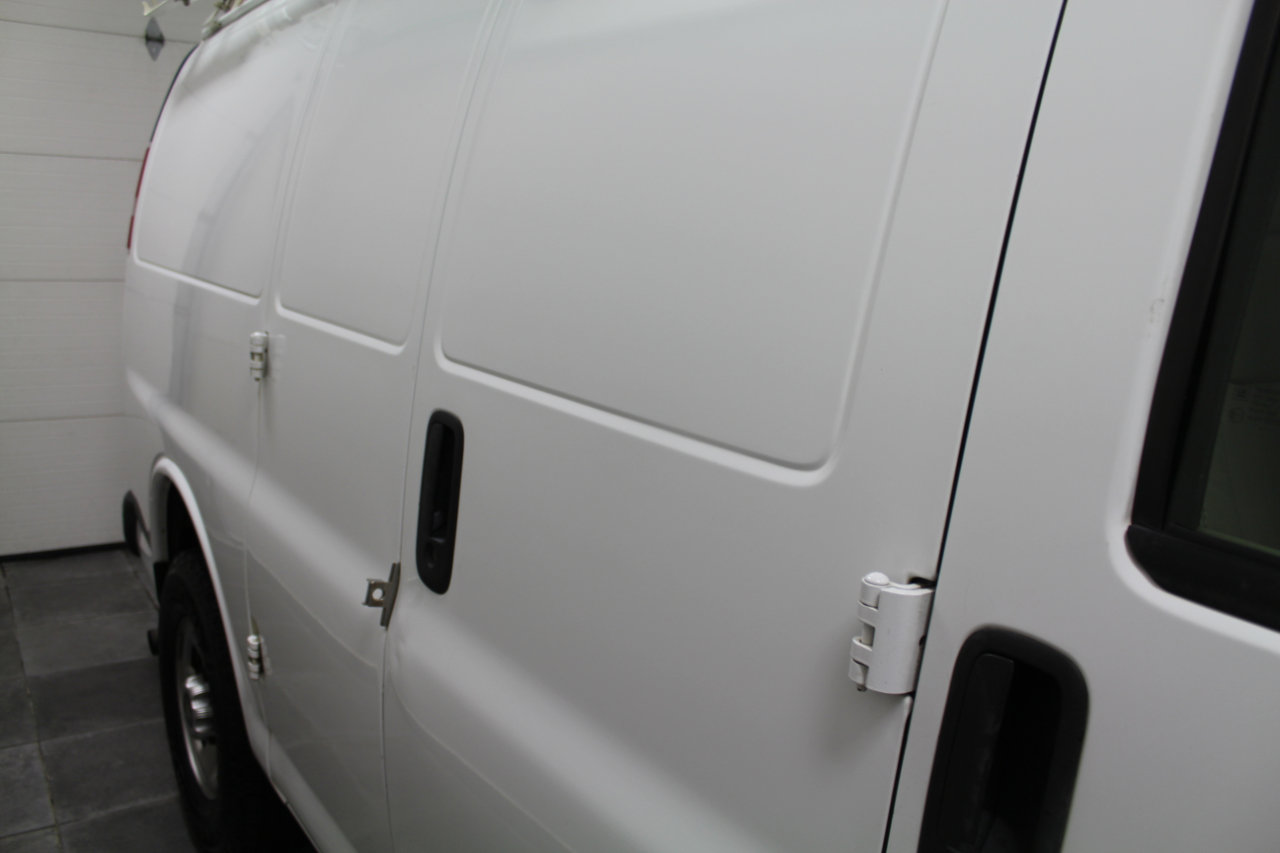 Used 2017 Chevrolet Express 2500 image 31