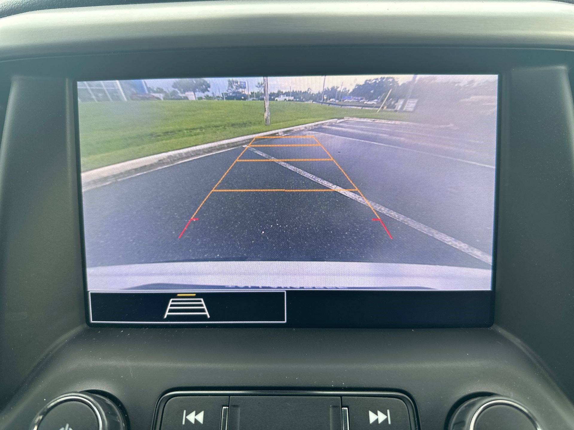Used 2023 GMC Acadia SLE FWD image 12