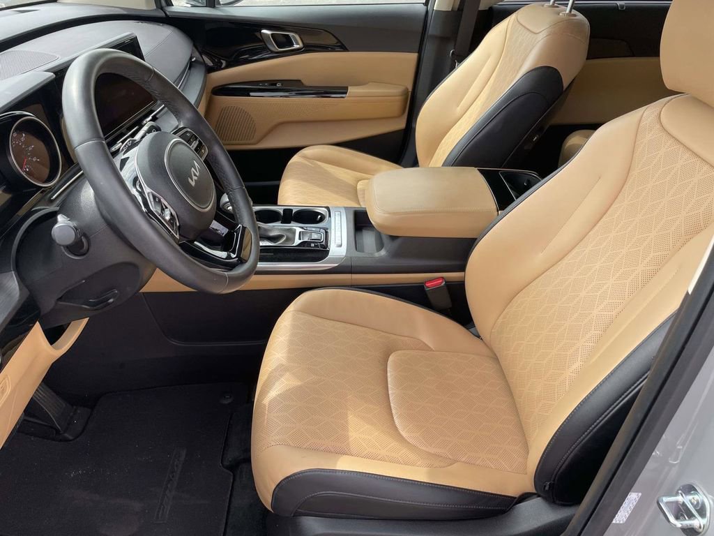 Used 2024 Kia Carnival EX FWD image 13