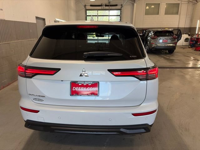 New 2026 Mitsubishi Outlander ES AWD/4WD image 4
