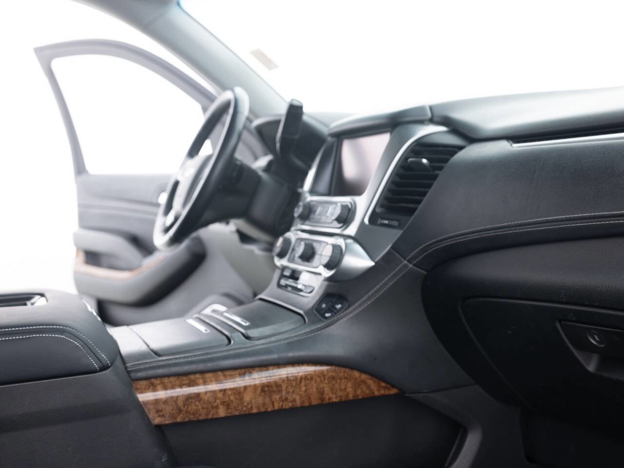 Used 2015 Chevrolet Suburban LTZ image 31