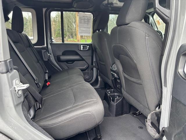 Used 2018 Jeep Wrangler Unlimited Sahara AWD/4WD image 13