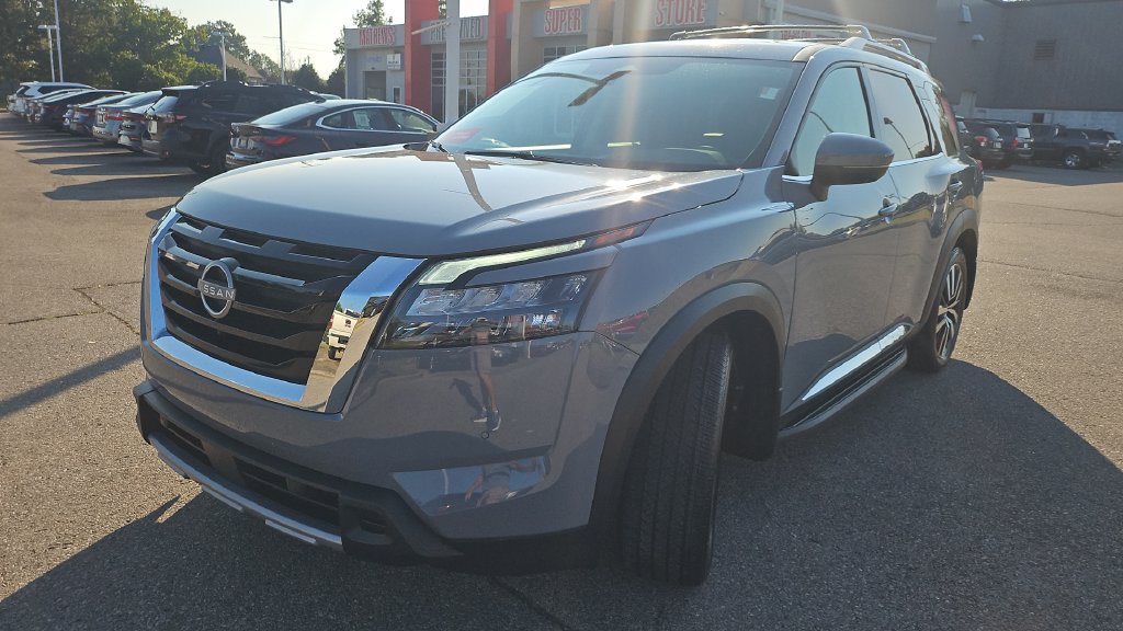 Certified 2025 Nissan Pathfinder Platinum w/ Cargo Package FWD image 21