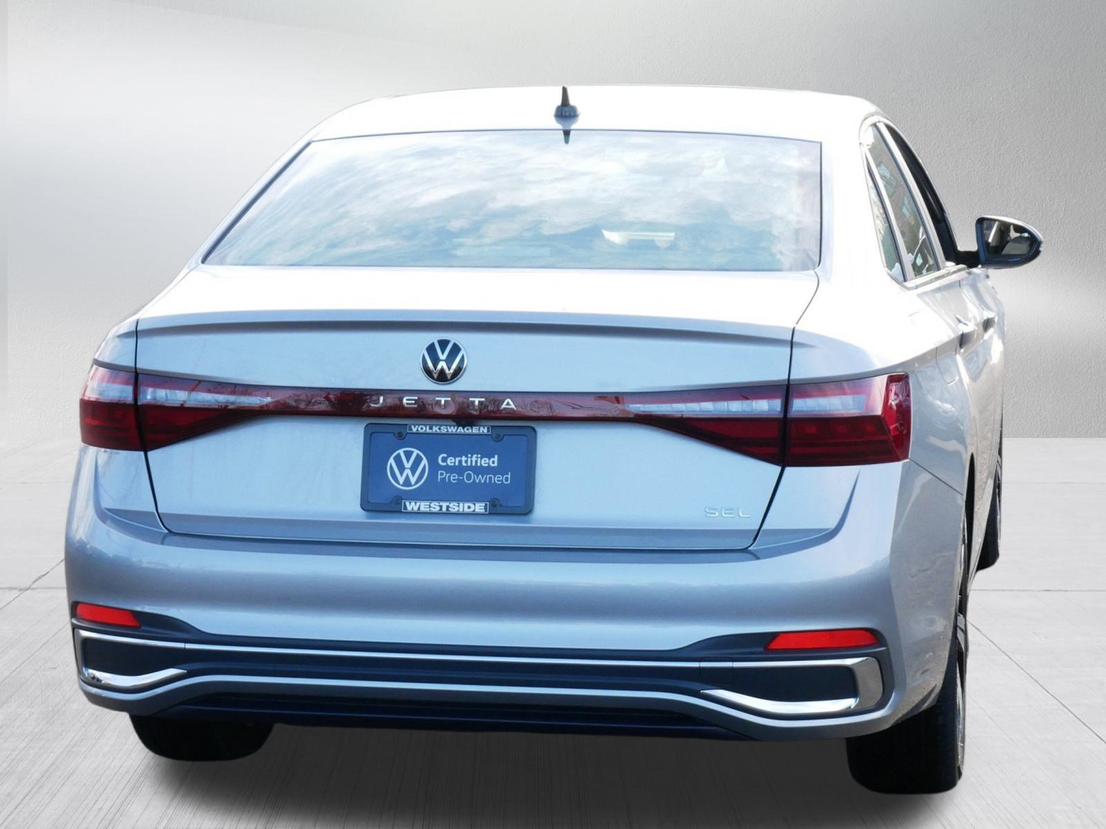 Certified 2025 Volkswagen Jetta SEL image 6
