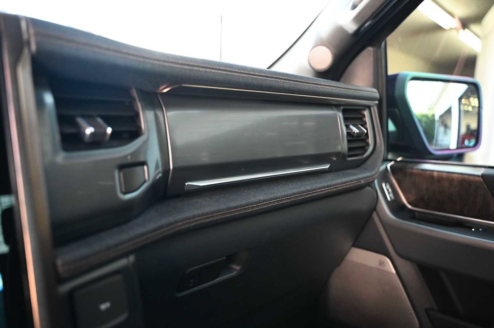 Used 2022 Ford F150 Lightning Lariat image 17
