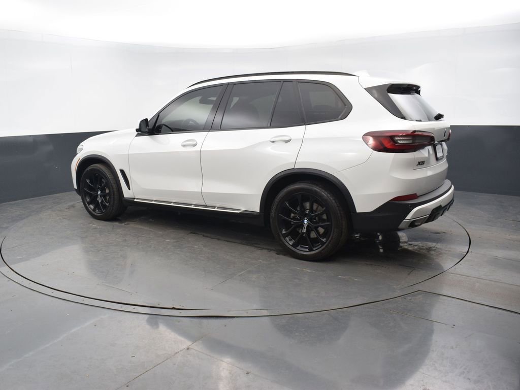 Used 2023 BMW X5 xDrive40i w/ Premium Package image 3