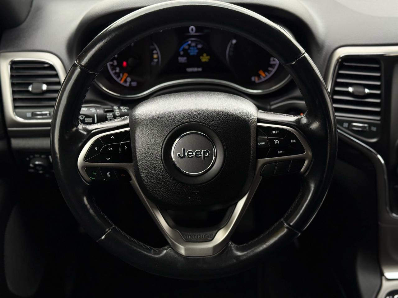 Used 2021 Jeep Grand Cherokee Laredo RWD image 20