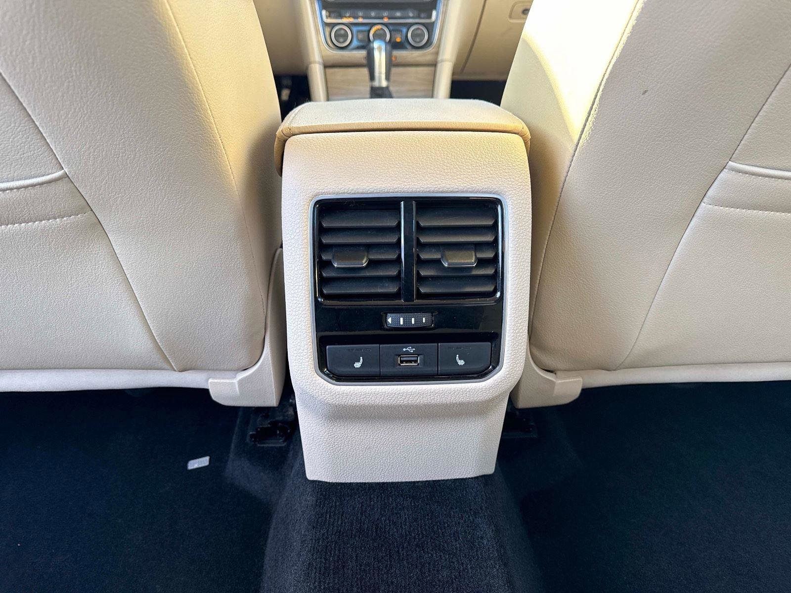 Used 2016 Volkswagen Passat 1.8T SEL Premium image 16