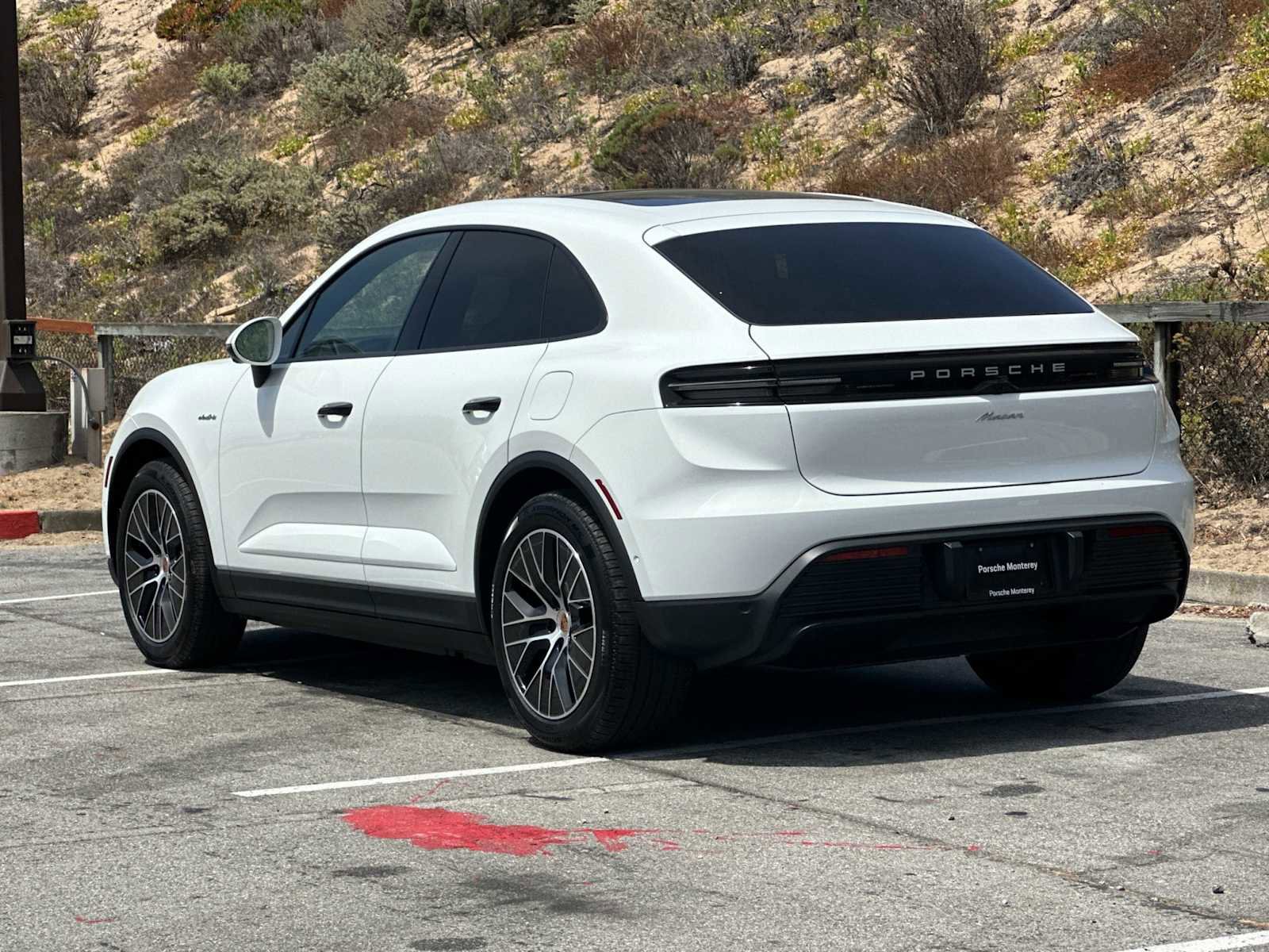 New 2025 Porsche Macan Electric RWD image 3