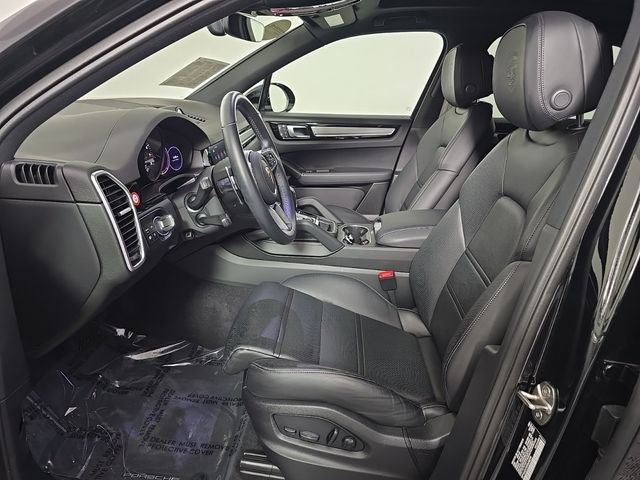 Certified 2023 Porsche Cayenne Platinum Edition image 5