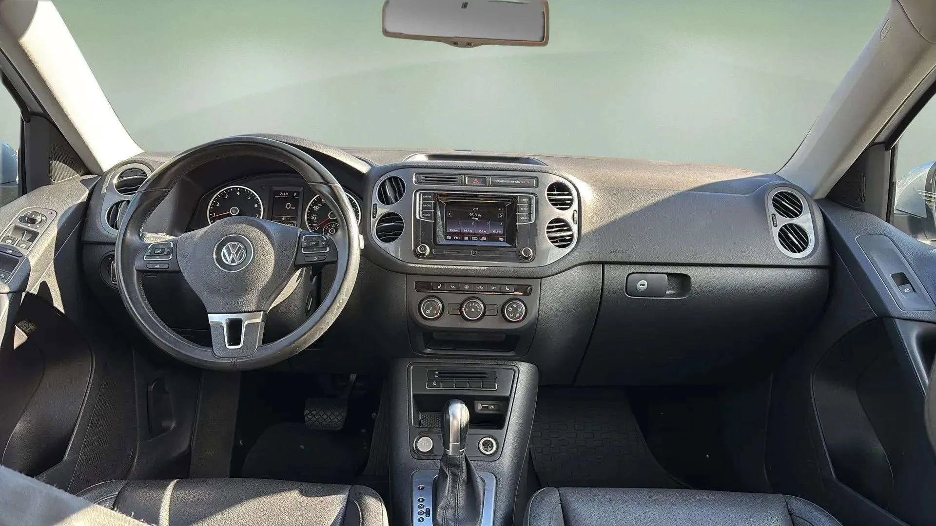 Used 2016 Volkswagen Tiguan S image 30