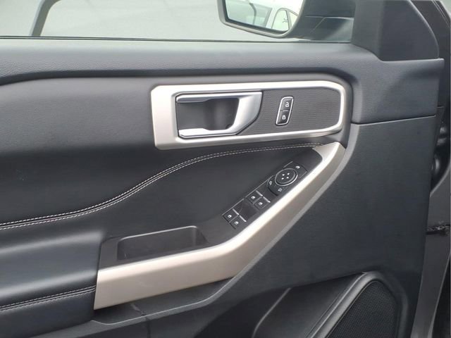 Used 2023 Ford Explorer XLT w/ Equipment Group 202A AWD/4WD image 9