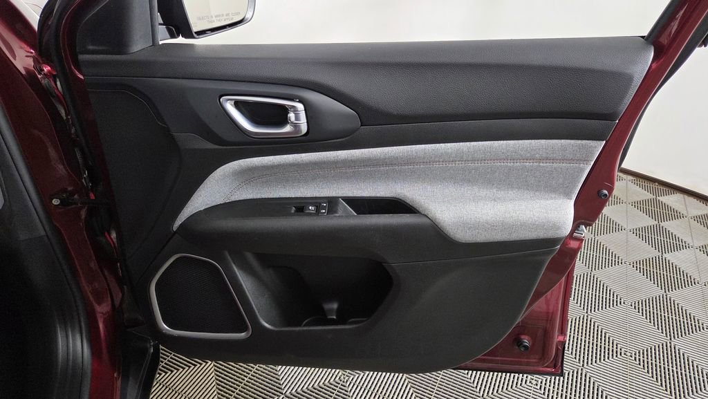 Used 2022 Jeep Compass Latitude AWD/4WD image 32