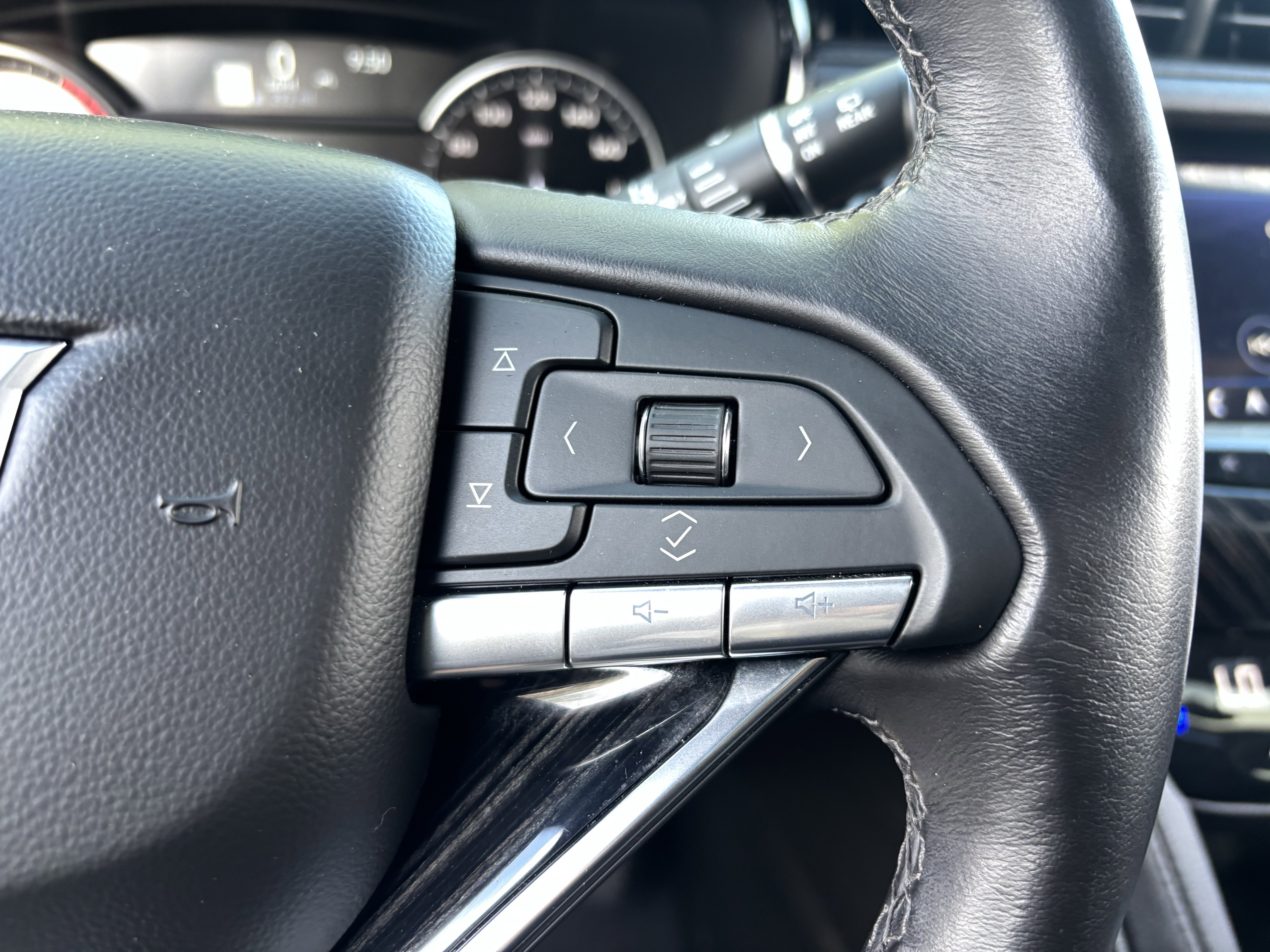 Used 2025 Cadillac XT6 Premium Luxury image 26