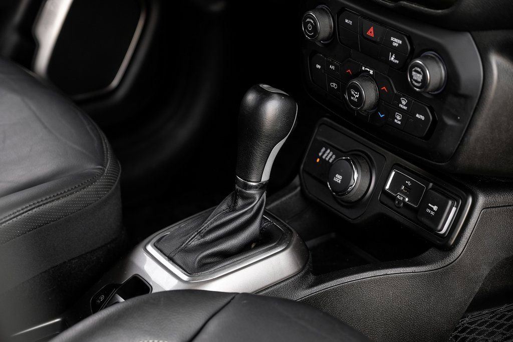 Used 2021 Jeep Renegade Limited image 31