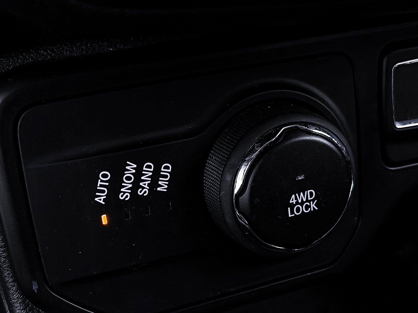 Used 2019 Jeep Renegade Latitude w/ Cold Weather Group image 16