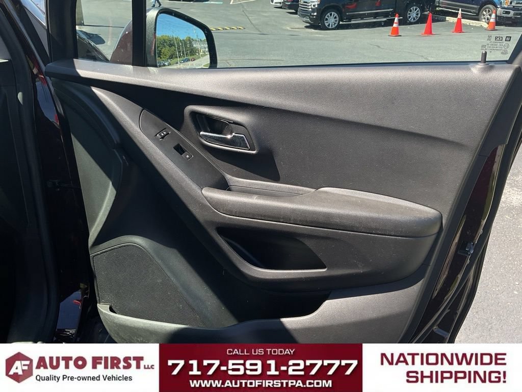 Used 2021 Chevrolet Trax LT w/ Driver Confidence Package AWD/4WD image 18
