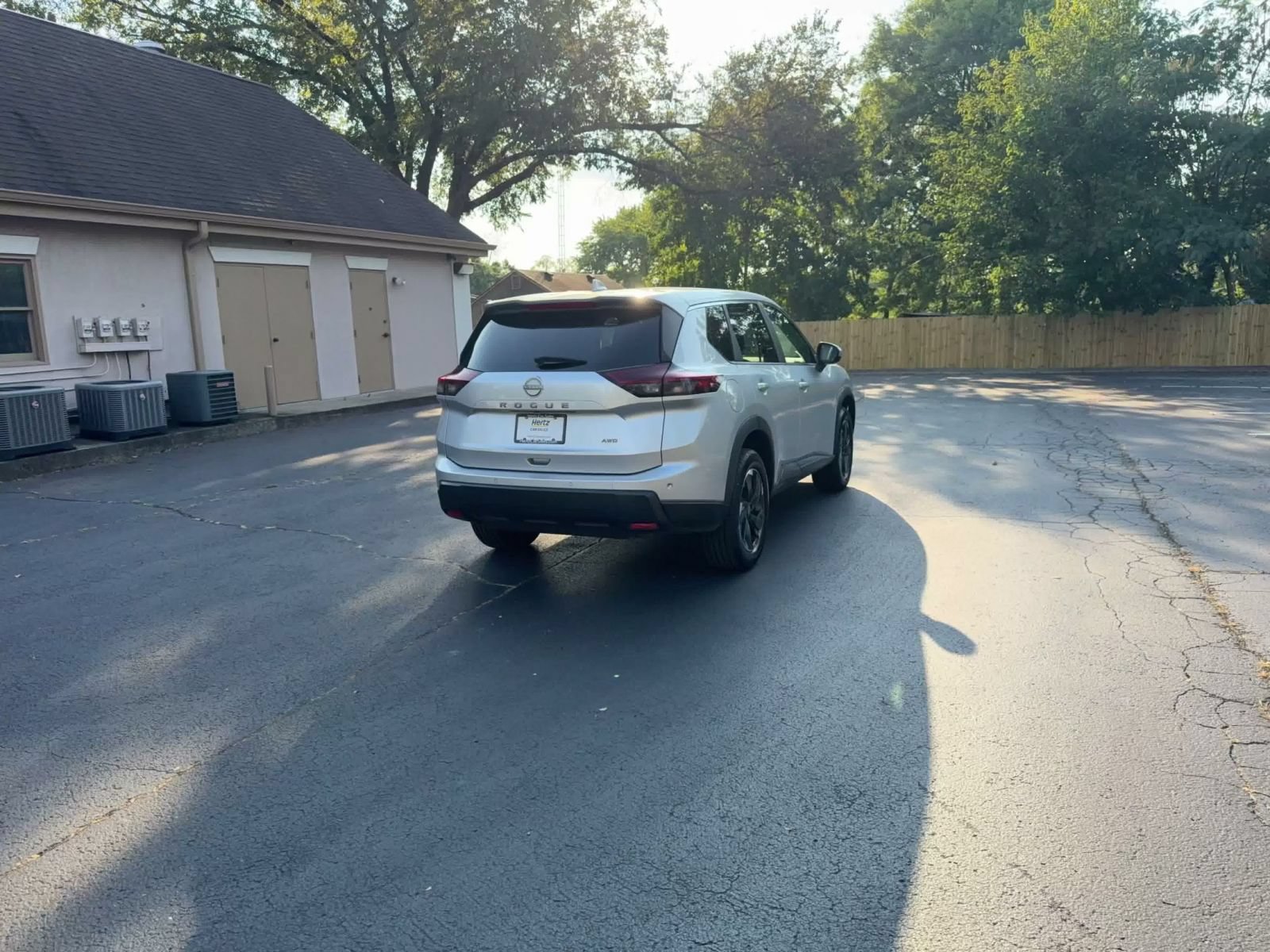 Used 2025 Nissan Rogue SV AWD/4WD image 14