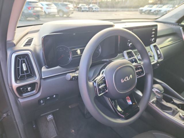 Used 2023 Kia Sorento LX image 11
