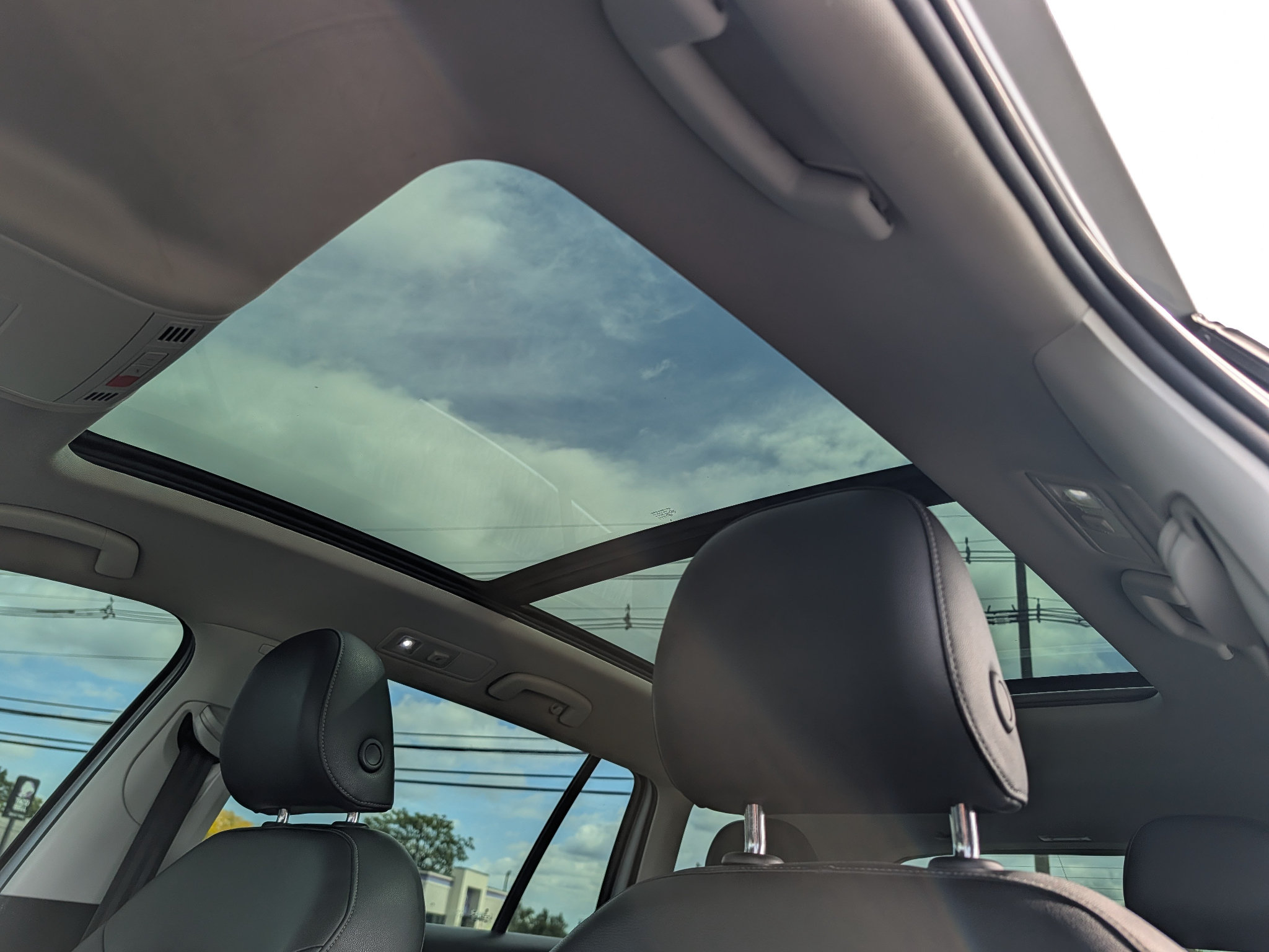 Used 2015 Volkswagen Golf SEL FWD image 16