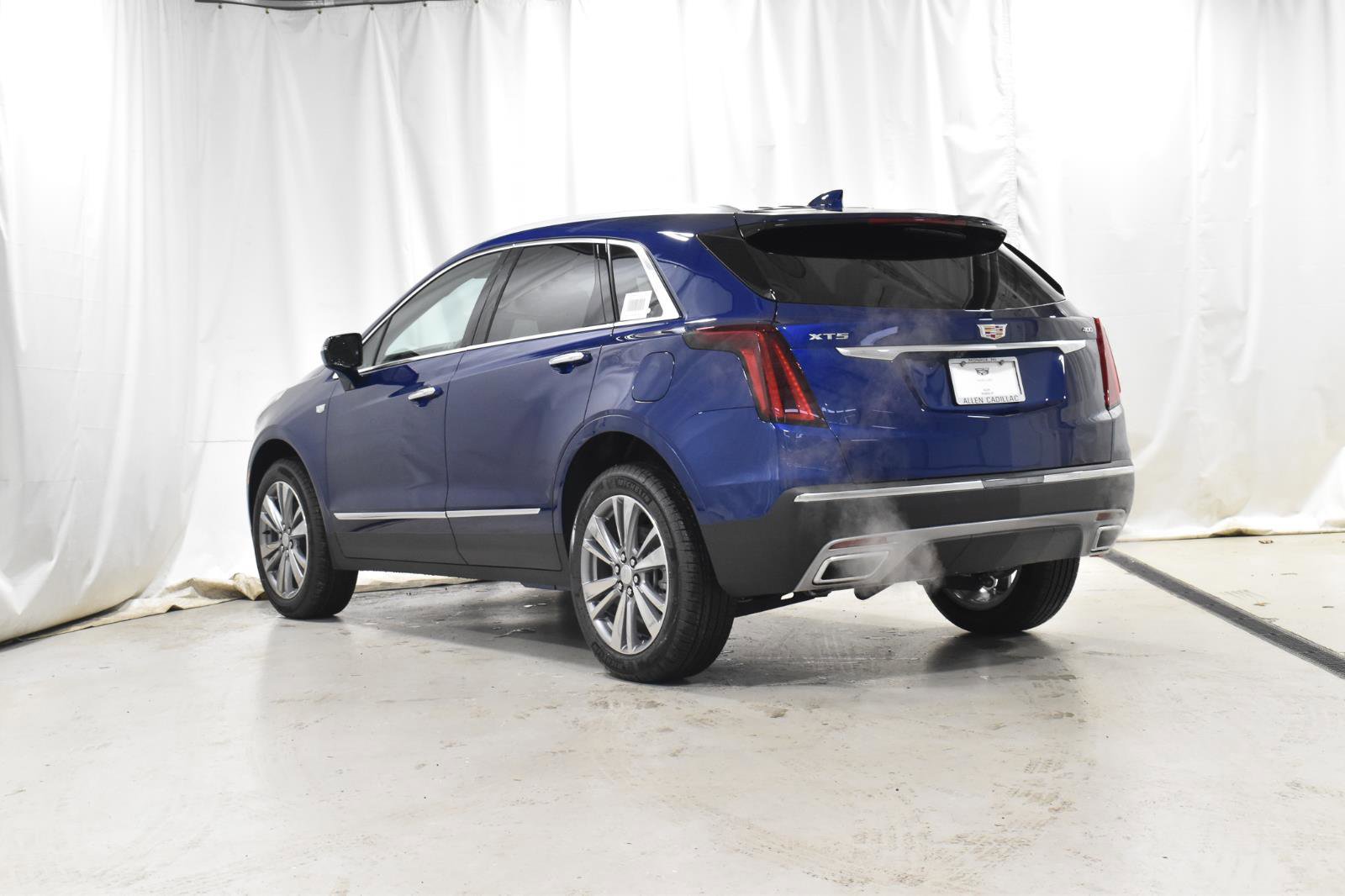 Used 2025 Cadillac XT5 Premium Luxury w/ LPO, Floor Liner Package FWD image 16