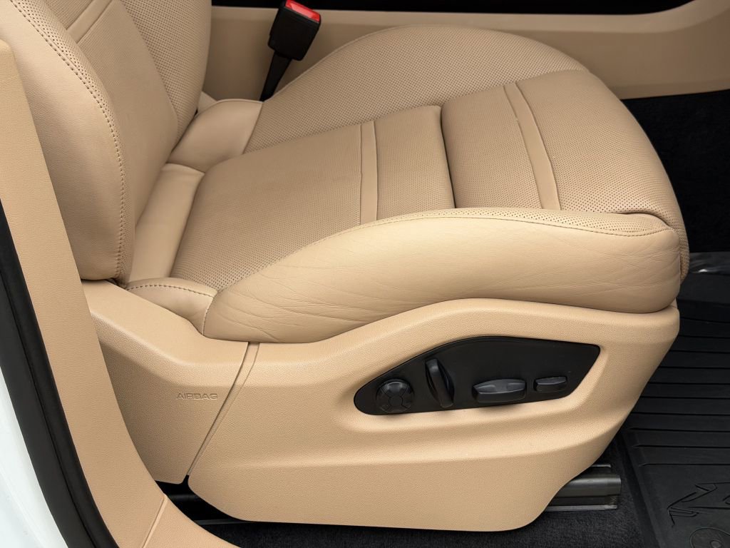 Used 2022 Porsche Cayenne Turbo w/ Premium Package Plus image 13