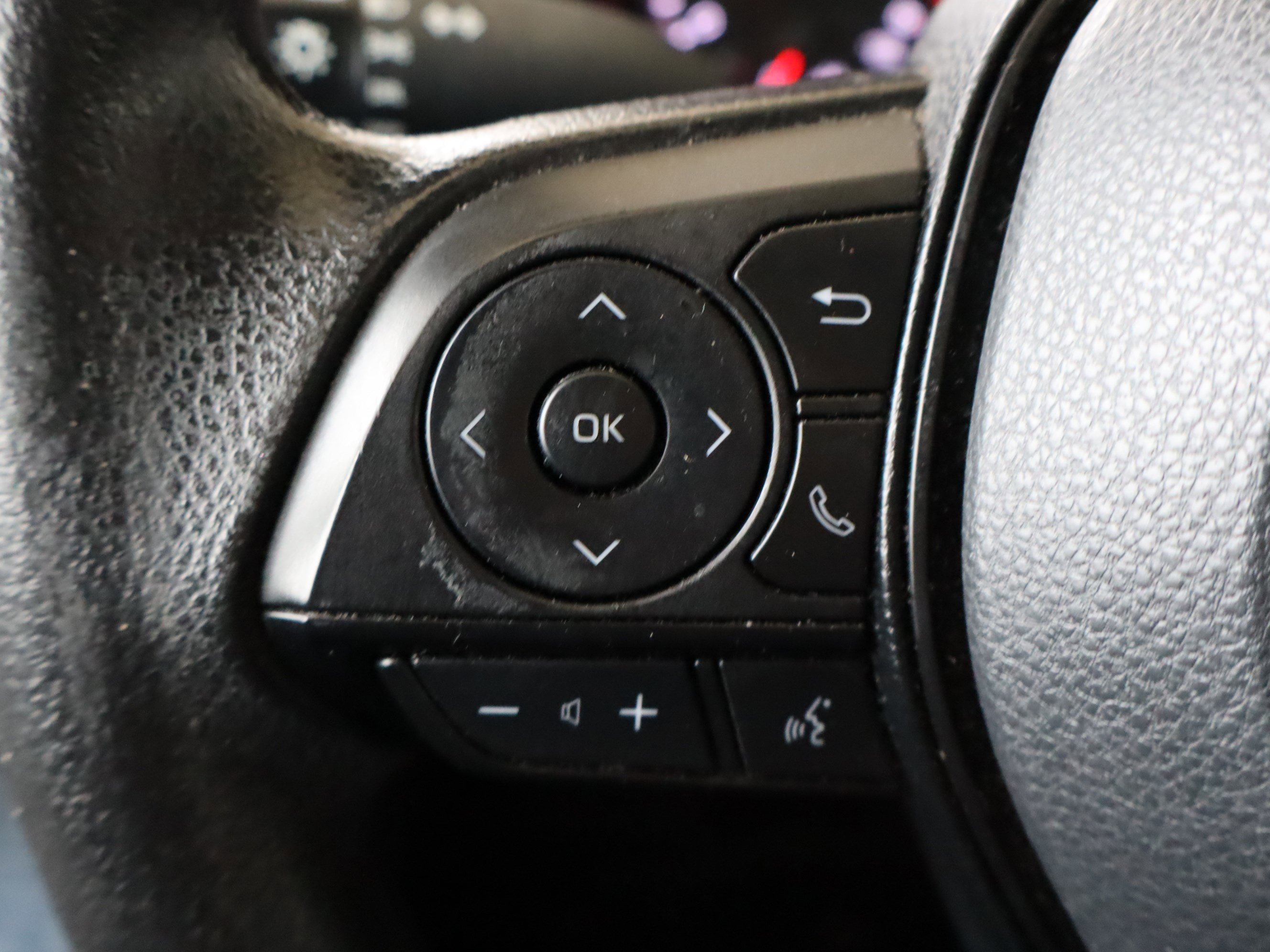 Used 2022 Toyota RAV4 LE image 19