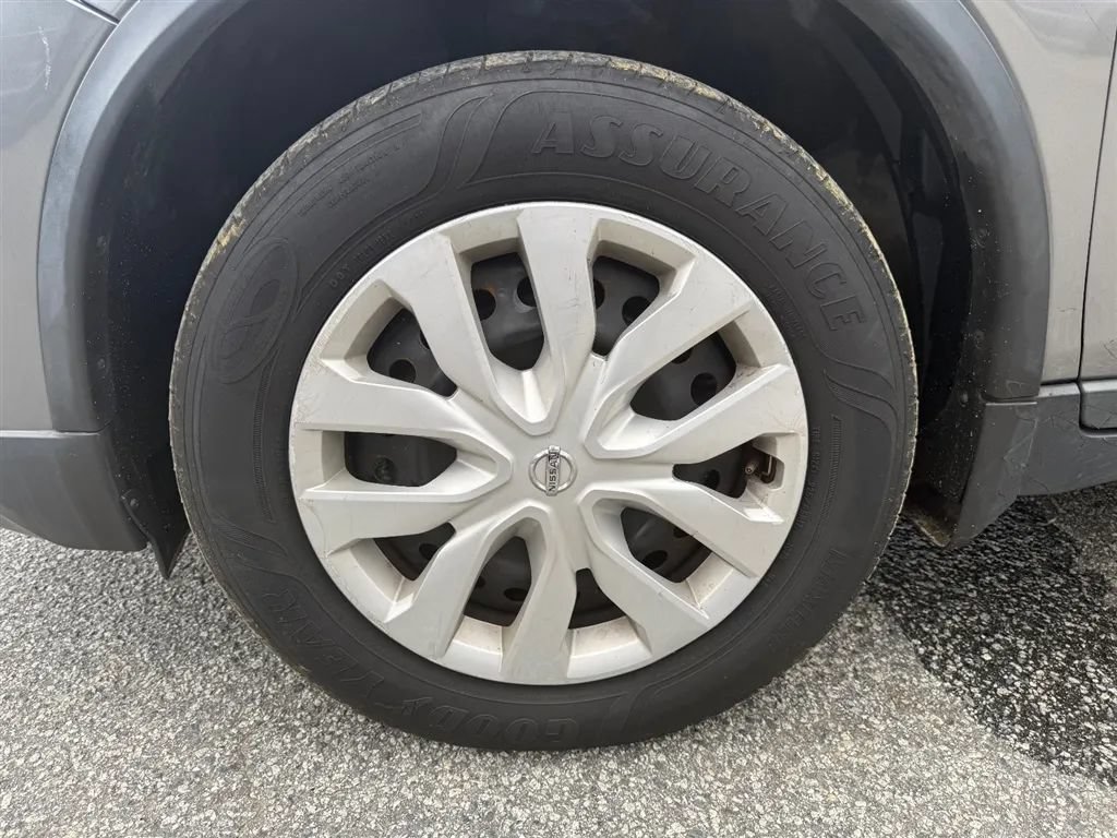 Used 2018 Nissan Rogue S AWD/4WD image 32