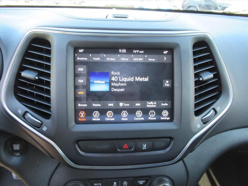 Used 2022 Jeep Cherokee Latitude Lux w/ Mopar Interior Package image 23