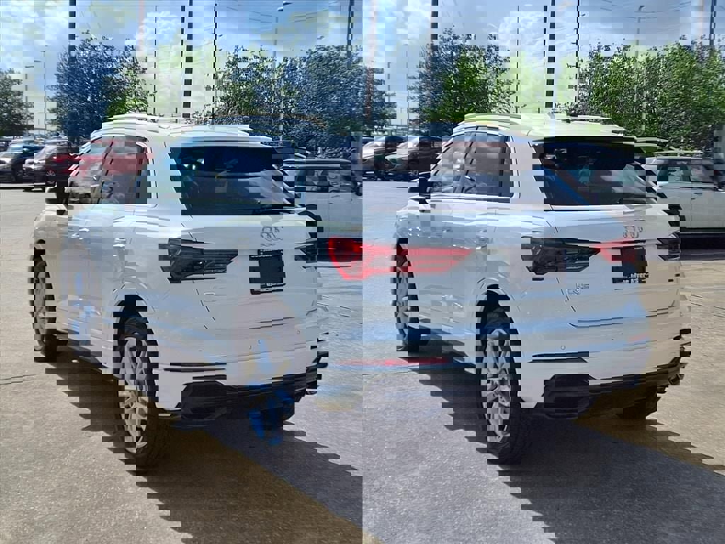 Used 2019 Audi Q3 2.0T Premium w/ Convenience Package image 2