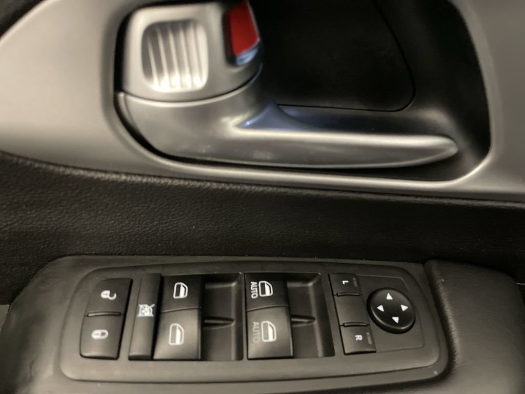 Used 2018 Chrysler Pacifica Touring Plus w/ S Appearance Package FWD image 16