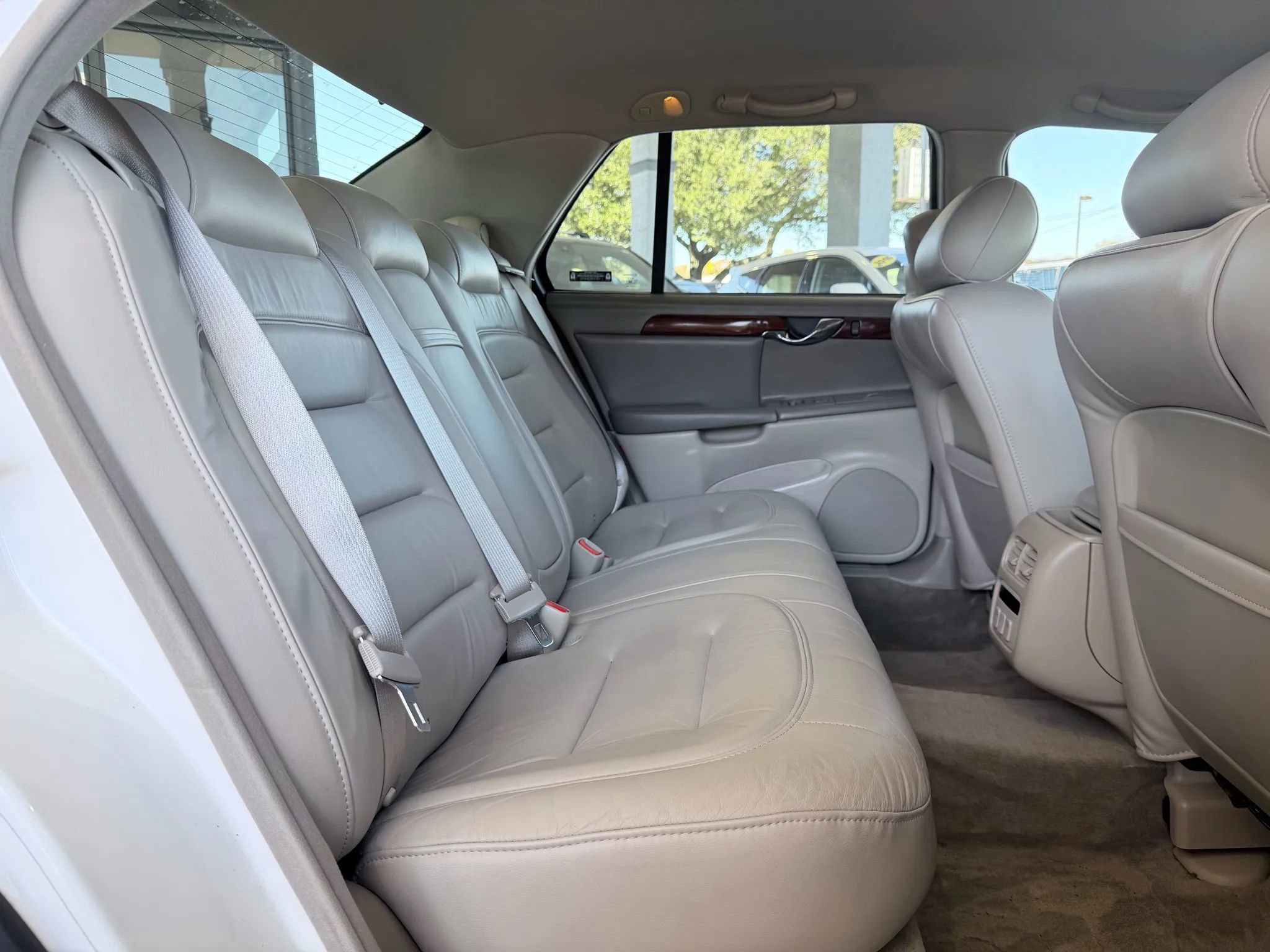 Used 2002 Cadillac De Ville Sedan 4D w/ Comfort/Convenience Pkg image 14