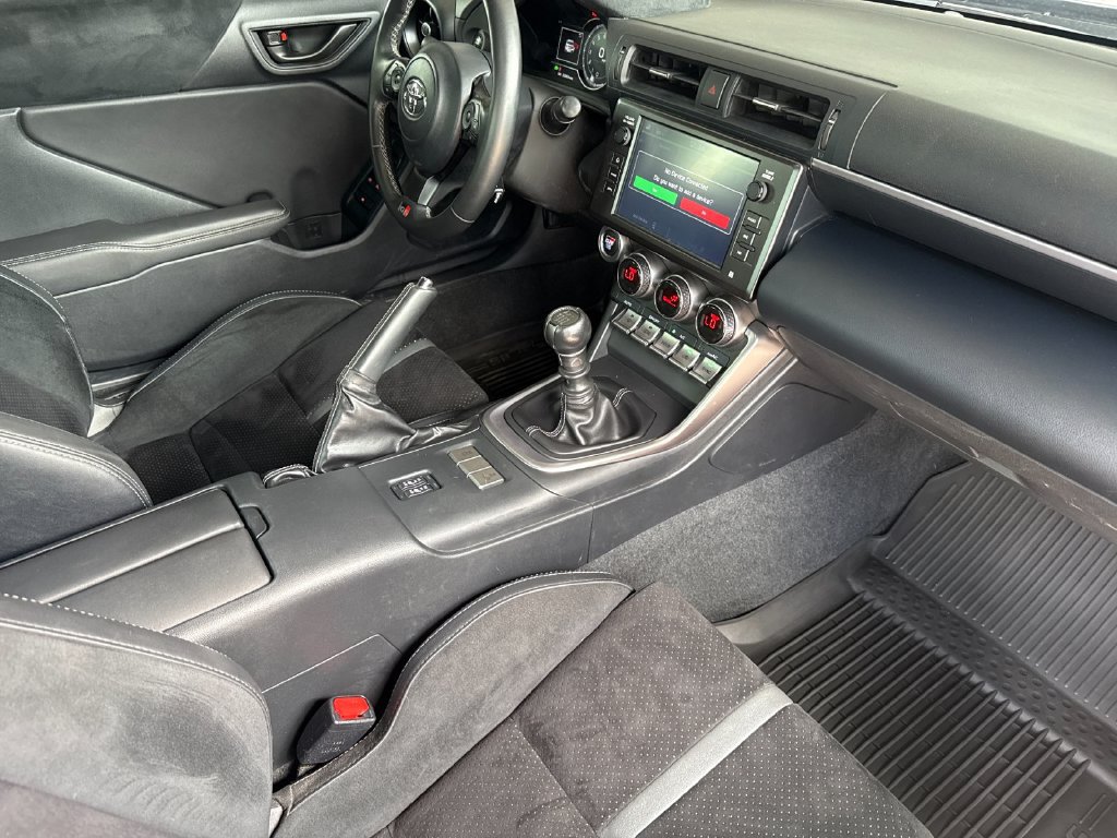 Used 2025 Toyota GR86 Premium w/ Performance Package RWD image 15