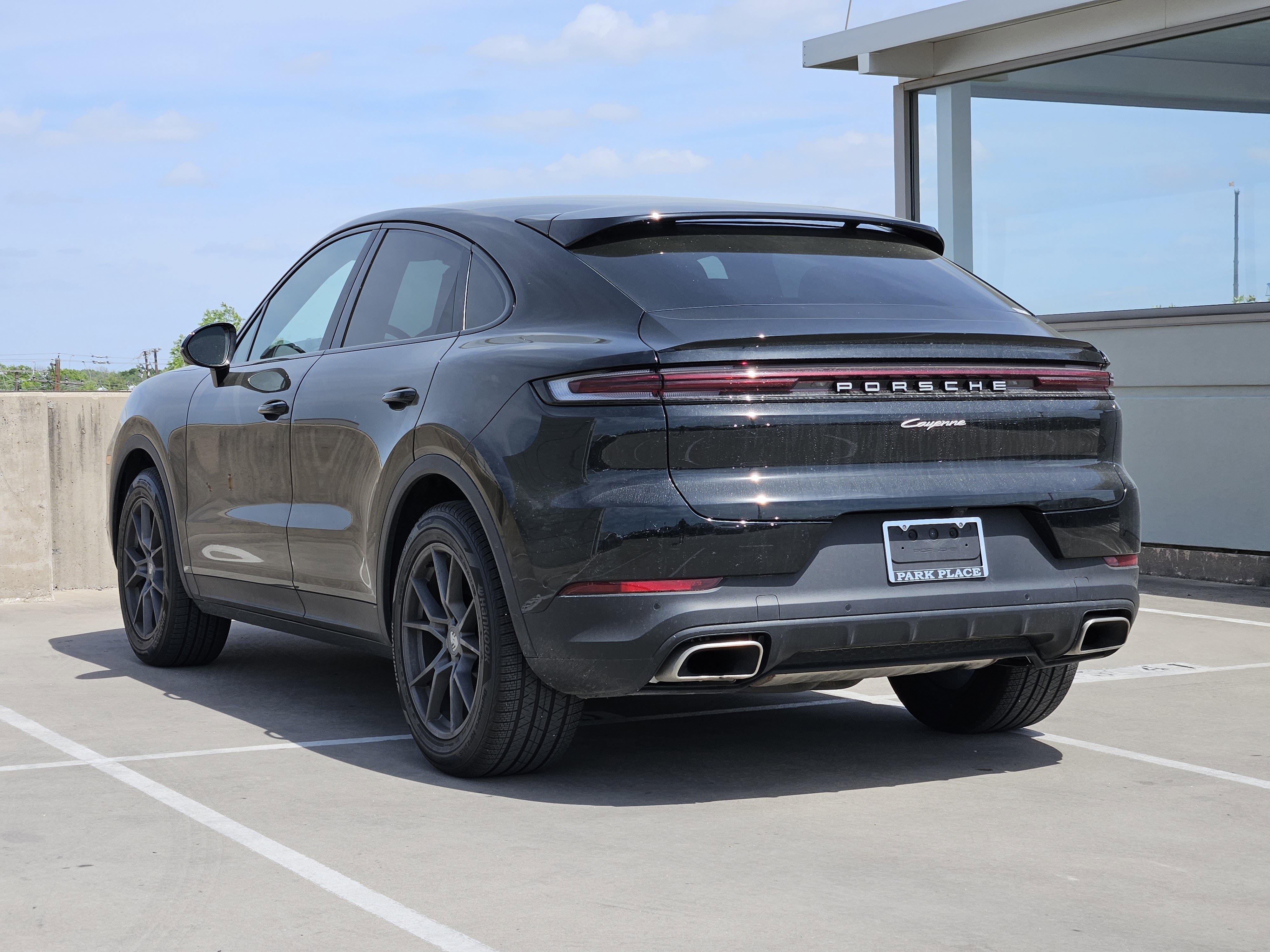 Certified 2025 Porsche Cayenne Coupe image 3